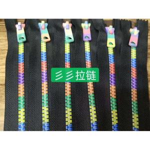 黑底彩虹拉链*