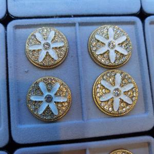 五金重工艺镶钻镶宝石手缝扣大牌
