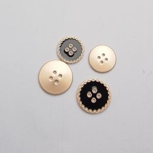 四眼合金钮