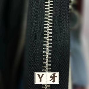 Y牙拉链