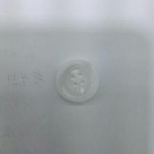 白玉纽扣